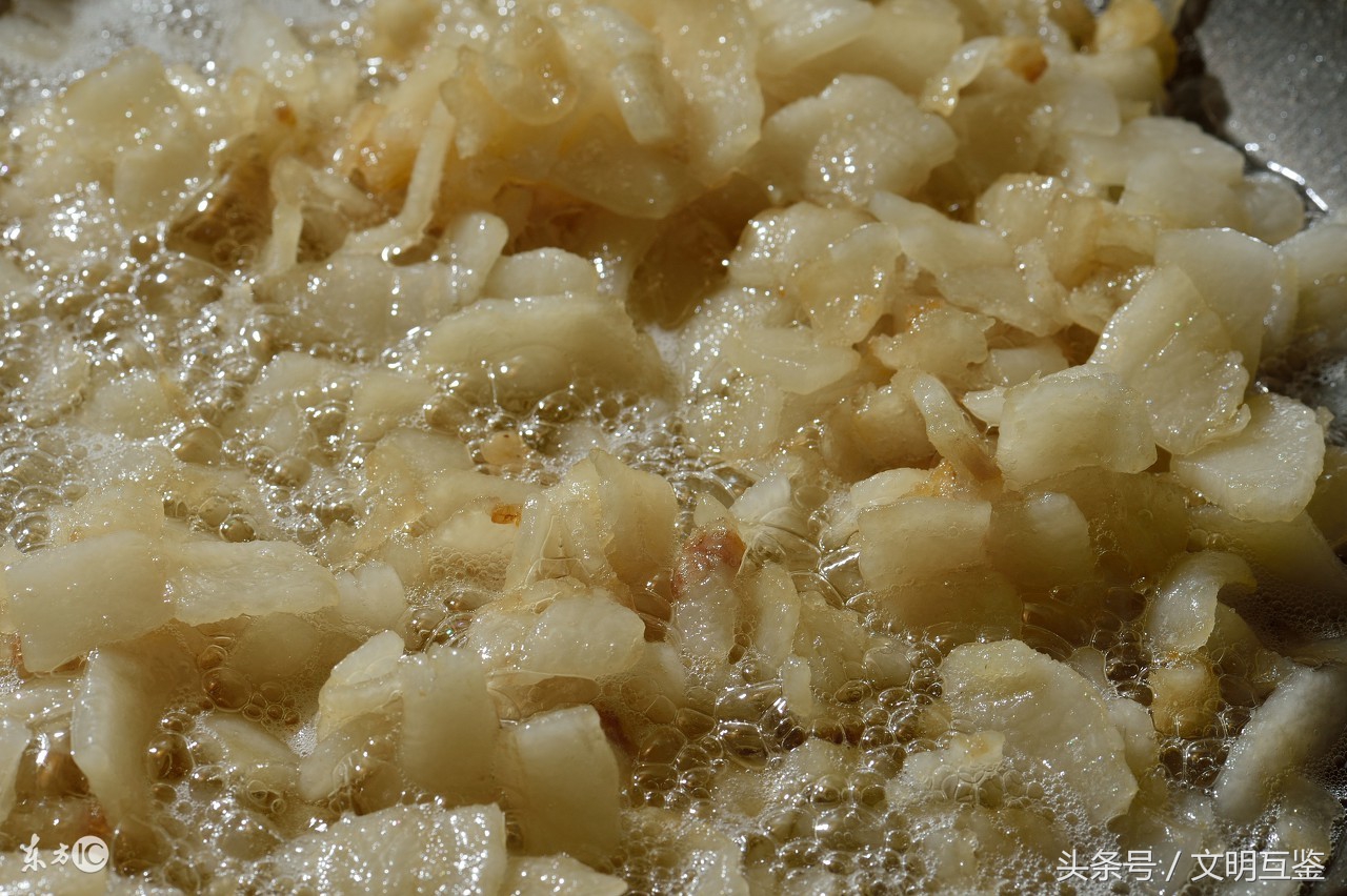 农村老头用动物内脏做手工皂，竟是300年前宫廷技艺，皴裂有救