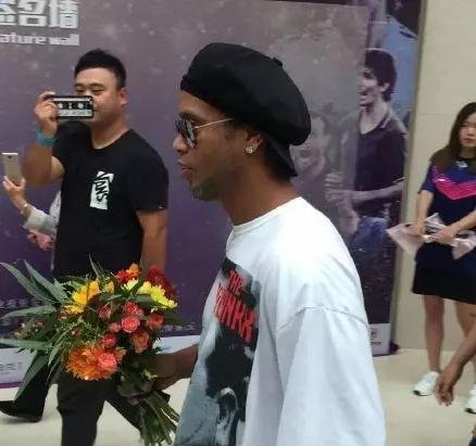 世界足球先生球迷,罗纳尔迪尼奥世界先生