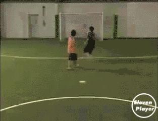 足球过人技巧小学生五年级,五人足球花式过人集锦