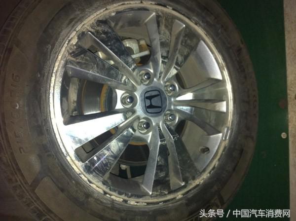 轮胎跑慢是什么原因,轮胎被扎后跑气很慢