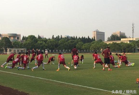 申花把基地借给恒大使用引沪媒不满暗讽上海足球不团结