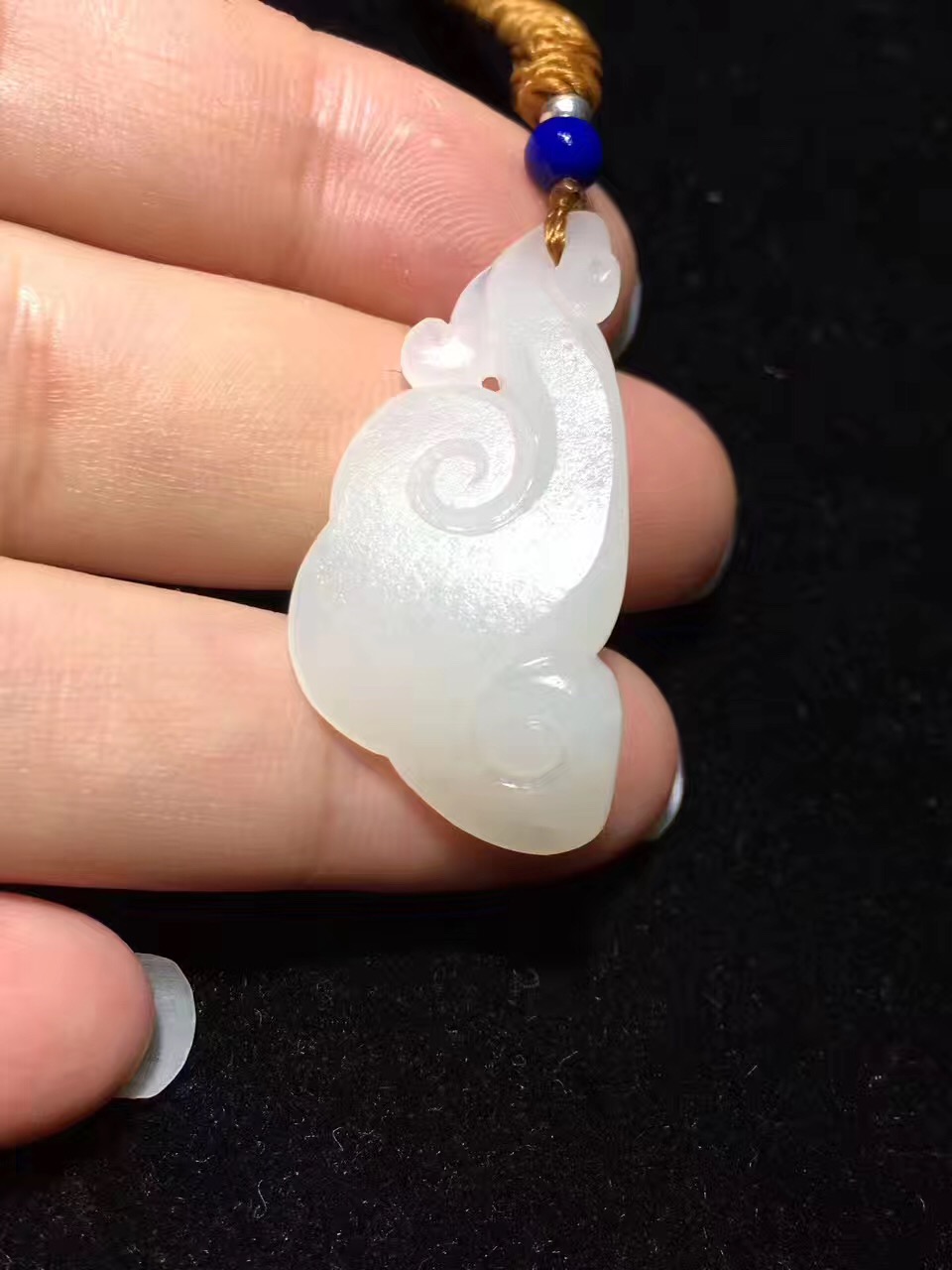 夏去秋来，天干物燥，是时候保养您的美玉了！