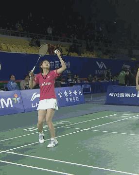 高远球对打练习,实战高远球怎么又高又远