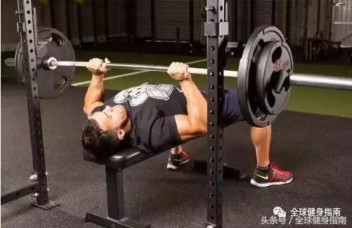 卧推导致肩膀疼怎么处理,卧推导致肩膀疼怎么改善