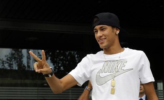 足球明星内马尔和梅西,足球天神下凡的时刻