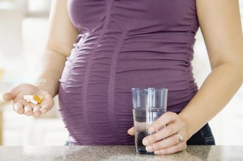 孕期老是吃药会对胎儿胎盘老化吗,孕期胎盘变墨绿怎么办