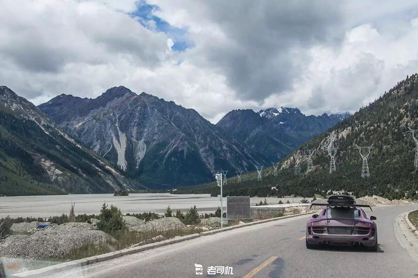 开辆超跑去*藏西**！最后看看几百万的奥迪R8破成啥样了？