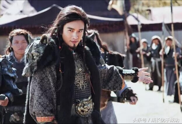 他因摔断腿告别心爱事业，为养家拍戏成就如今的名气与美满！