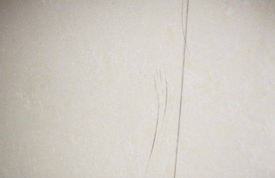 瓷砖有细微划痕是否正常,亮光瓷砖很多划痕有什么办法修复