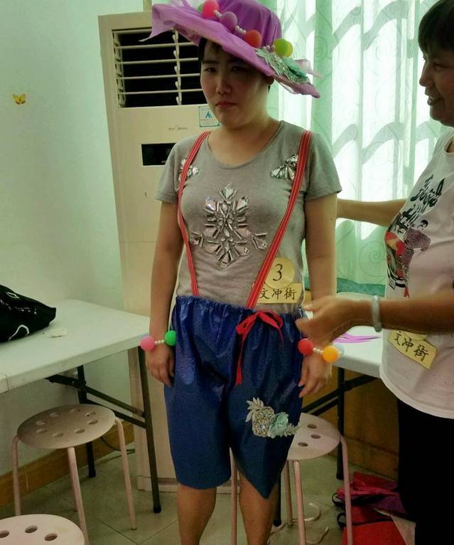 废旧物做战袍，红山街工疗站“环保+”创意演绎“服装时尚秀”