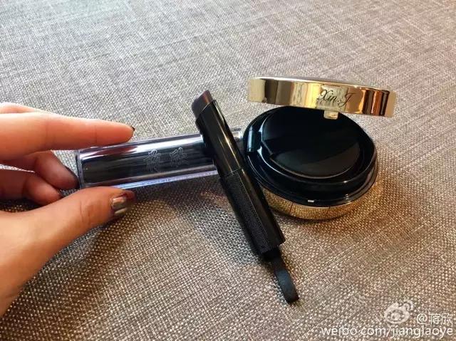 迪丽热巴高圆圆同款双肩包 (迪丽热巴高圆圆同款双肩包哪里买)