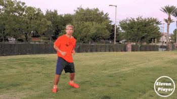 足球训练先练传球还是带球,足球带球跑动中如何高远传球