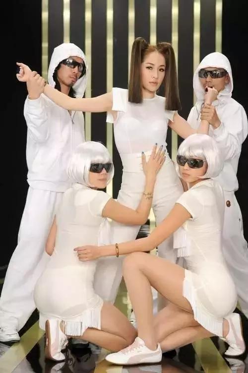 萧亚轩出道18年,萧亚轩从出道到现在有多少首歌