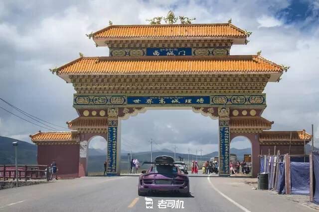 开辆超跑去*藏西**！最后看看几百万的奥迪R8破成啥样了？