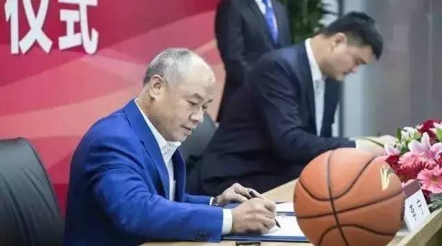 李宁5年10亿续约CBA赞助金额缩水一半