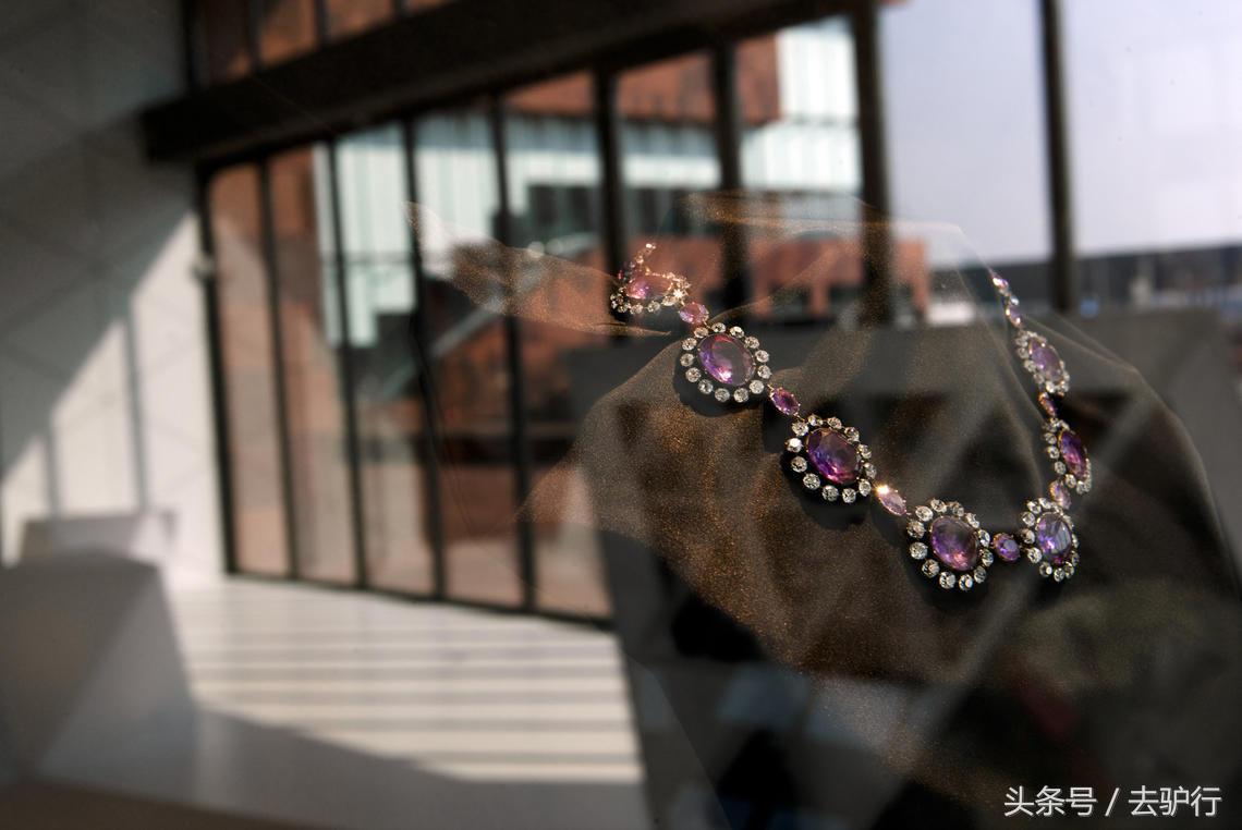 这条街女人会为它不惜一切，男人会为它掏空钱包