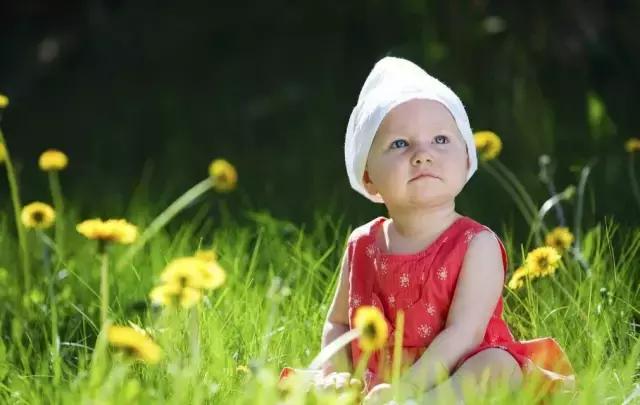 小湿疹越挠越痒,小孩湿疹老是抓身子怎么办