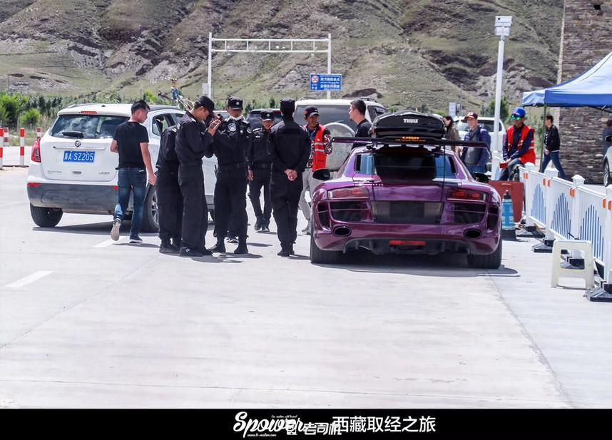 开辆超跑去*藏西**！最后看看几百万的奥迪R8破成啥样了？