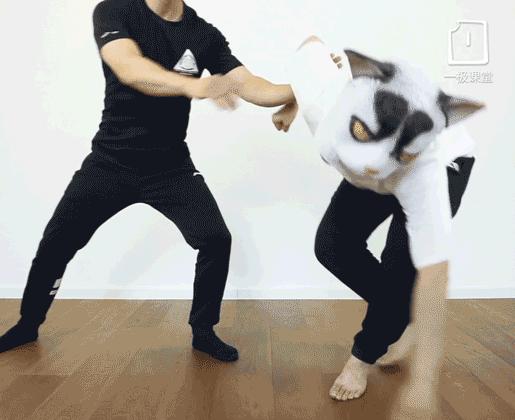 被歹徒拦腰抱住该怎样挣脱,被歹徒从背后勒住脖子搞笑