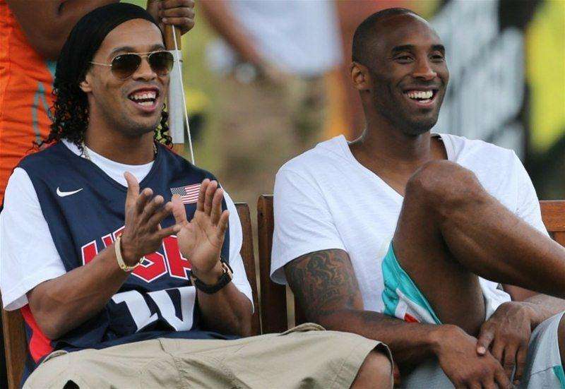 小罗早年给科比介绍17岁的梅西,小罗夸奖梅西科比