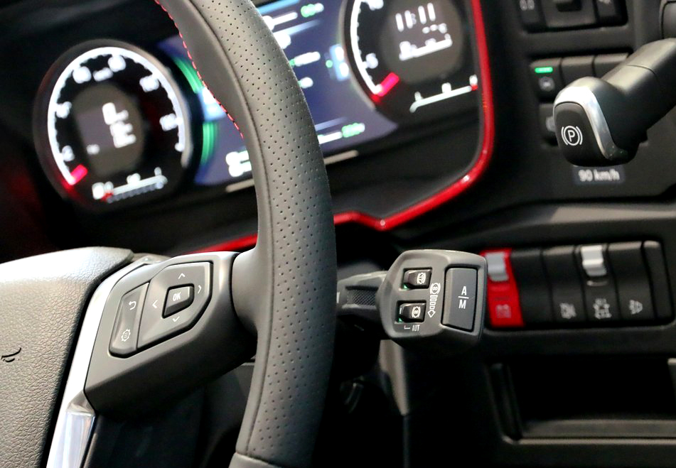 美式长头卡车怎么有两个挡杆,美国卡车是两个挡如何操作