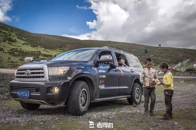 开辆超跑去*藏西**！最后看看几百万的奥迪R8破成啥样了？