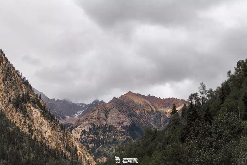 开辆超跑去*藏西**！最后看看几百万的奥迪R8破成啥样了？