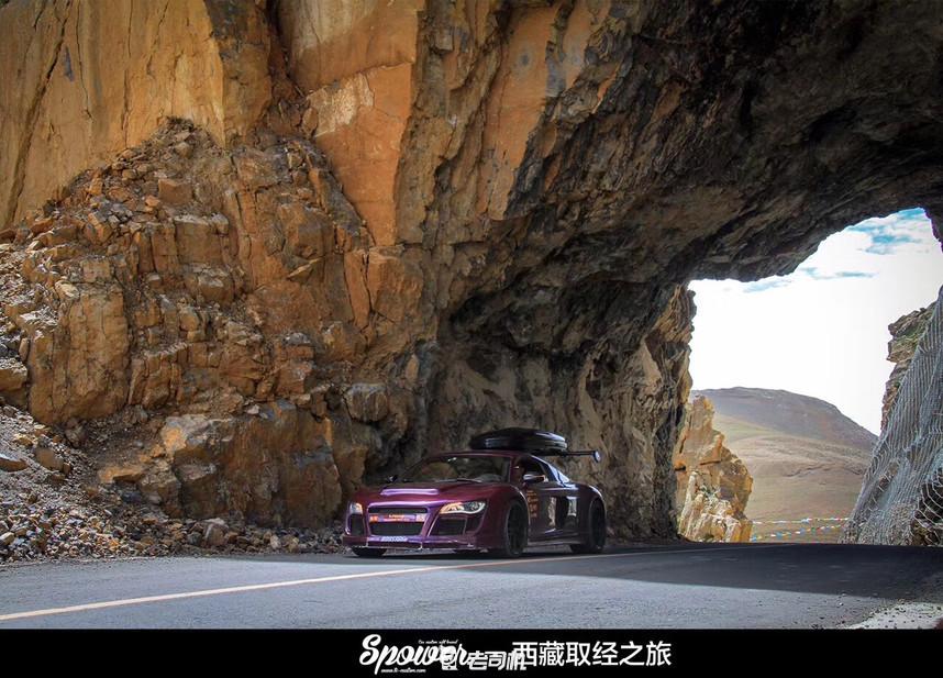 开辆超跑去*藏西**！最后看看几百万的奥迪R8破成啥样了？