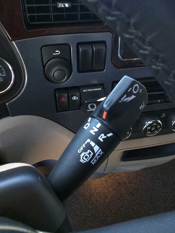 美式长头卡车怎么有两个挡杆,美国卡车是两个挡如何操作