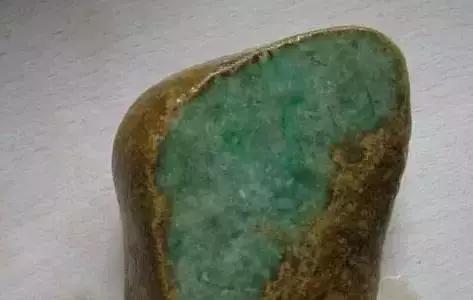 行话里说，“石头不骗人，都是人骗人？”翡翠行家都差点受骗了！