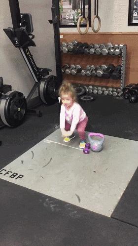 徒手深蹲50个深蹲相当于跑多少米,深蹲的标准姿势是怎样的