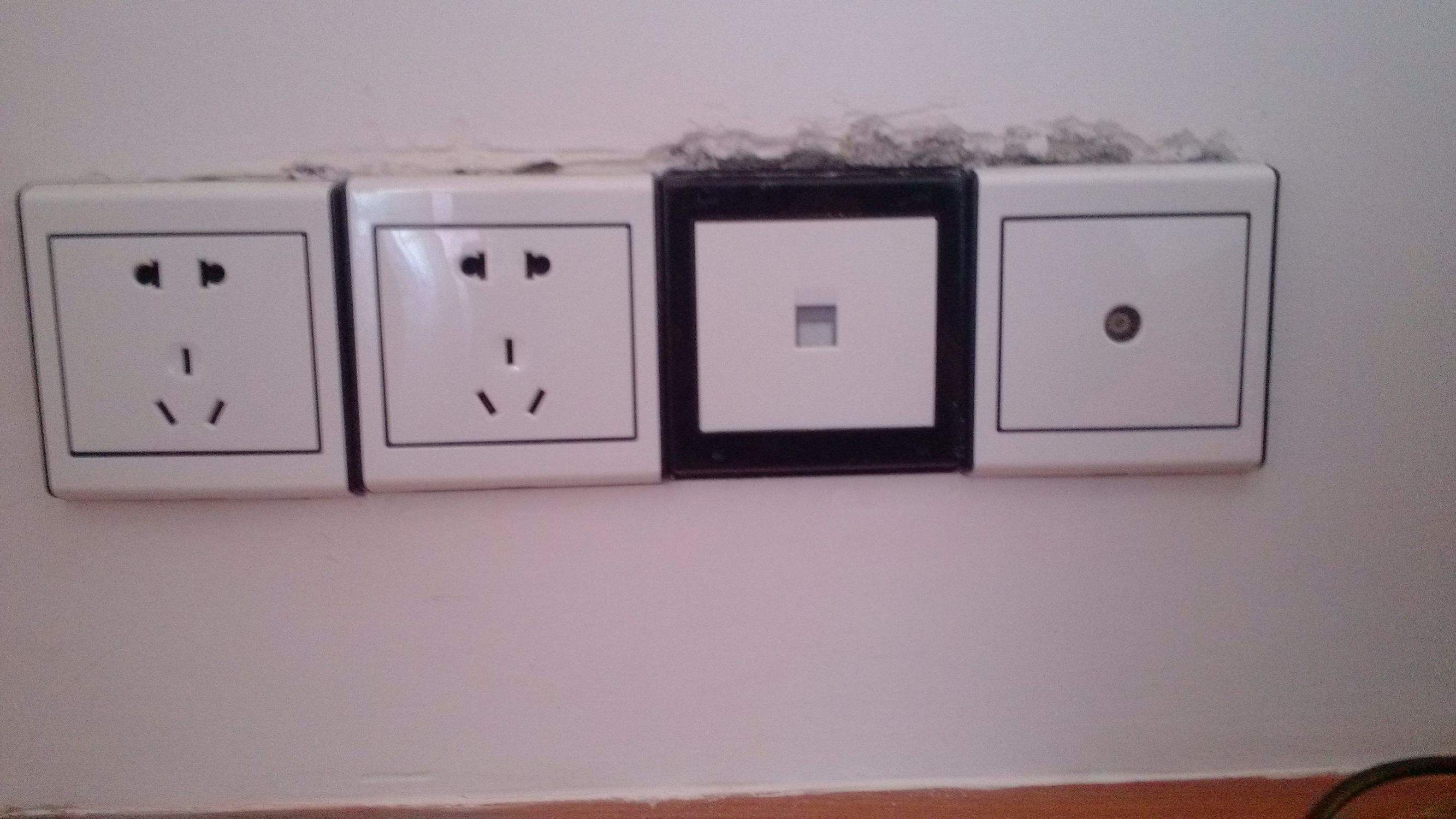 墙插座松动怎么处理,墙上插座松动接触不良怎么办