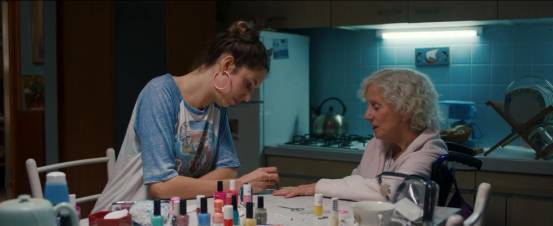 鉴影|49岁的主人公怀孕了，女儿吓懵，老公问：爸爸是谁！