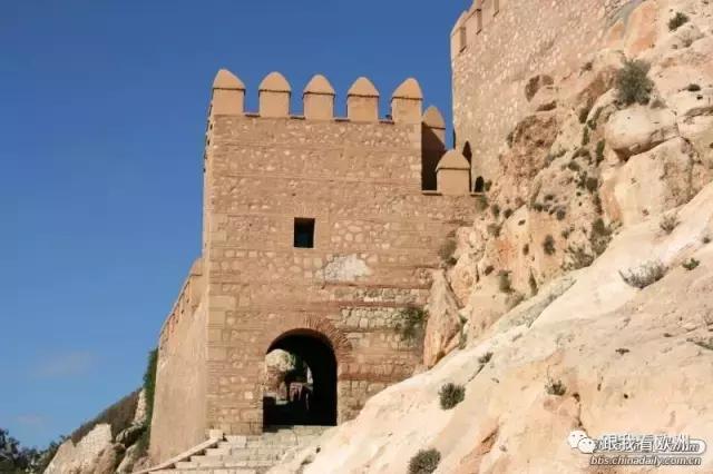 权力的游戏龙石岛取景,权力的游戏哪一集有镜头