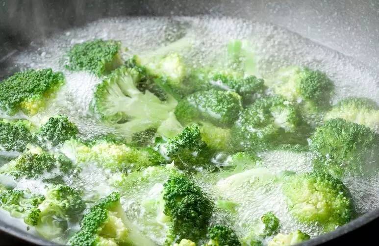 1岁宝宝血变蓝紫色生命危急，凶手竟是我们常吃的蔬菜？