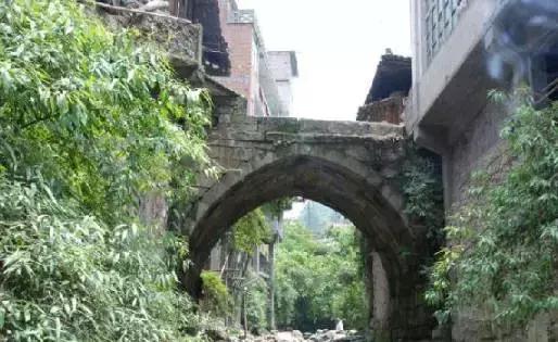 忠路老屋基，太美哒，美得登上《武陵土家》封面