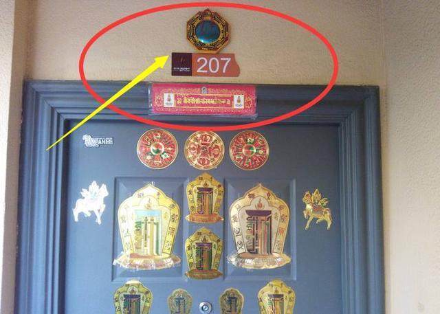 邻居对门挂镜子对我家有什么影响,邻居窗户挂镜子怎么化解