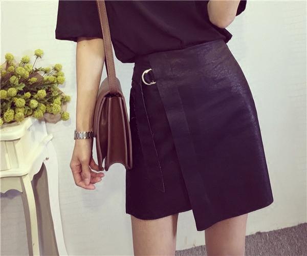 想要拥有漂亮的腿部线,显腿细的小皮裙