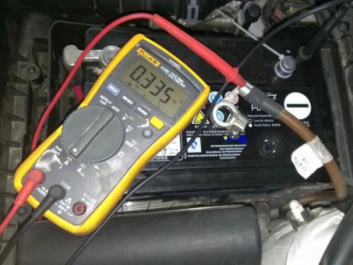 汽车蓄电池饿死怎样救活,车辆蓄电池突然坏掉