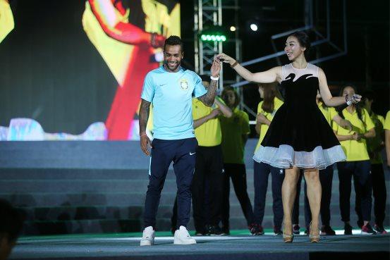 10位名嘴解说足球,国足12强赛央视解说嘉宾