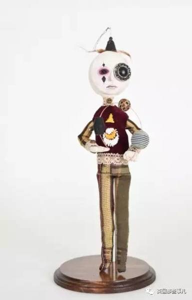 12岁，他用两年时间，做出这一整系列暗黑娃娃，有点厉害啊！