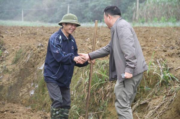 中越边境，越南女人来中国打工，越南男人戴绿帽子干活