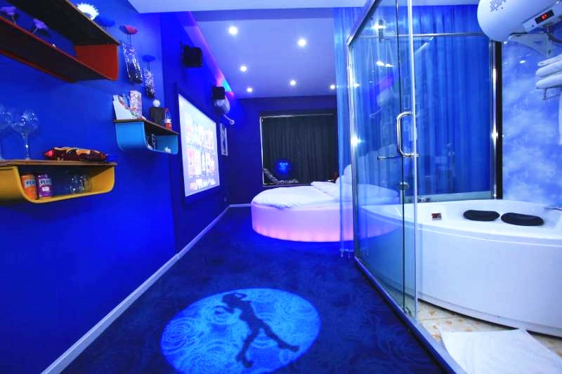 情趣主题酒店内原来是这样的，看得我脸都红了！