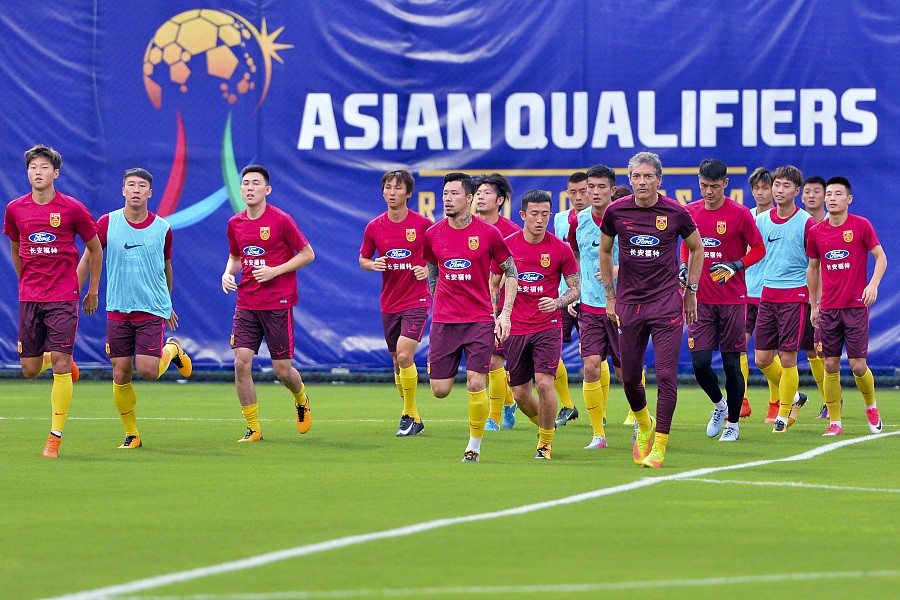 曾诚因伤无缘国足集训,国足门将曾诚主动出击