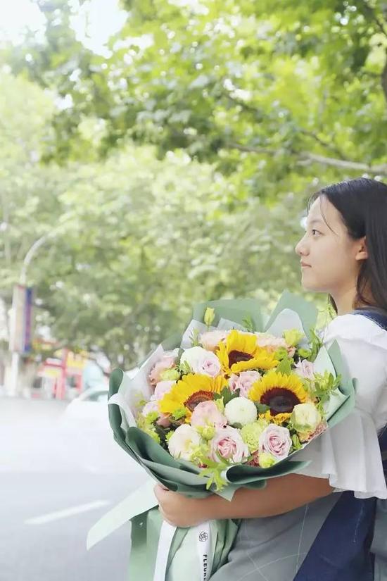 藏在巷子里的花店,隐藏在城市里的花店