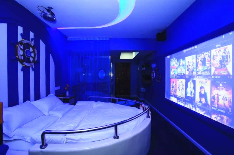 情趣主题酒店内原来是这样的，看得我脸都红了！