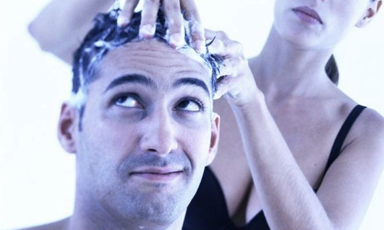 男生头发出油用什么洗发水,男生头发爱出油适合什么发型