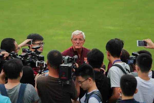 曾诚因伤无缘国足集训,国足门将曾诚主动出击