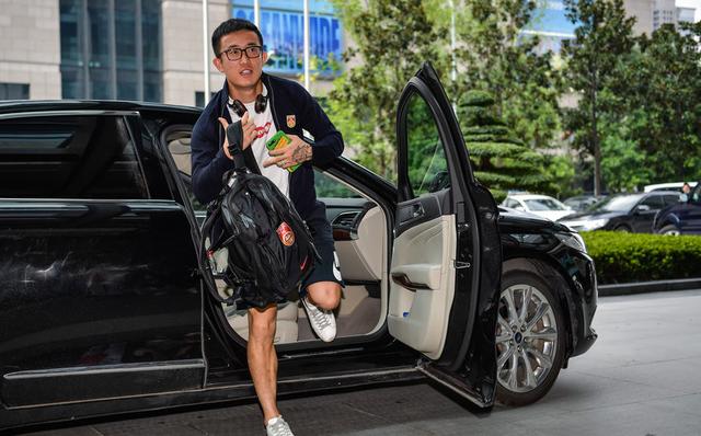 国足12强备战训练视频,国足奢侈