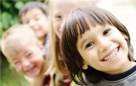 父母把孩子送出国,孩子送出国